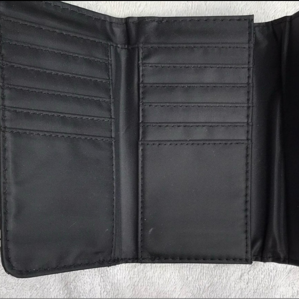 Woman's Wallet - Picture 2 of 4